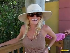 Horny mother I'd like to fuck cannot under legal restraint cumming from vehement sex